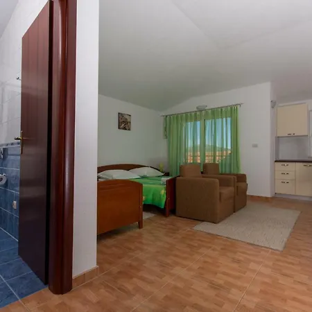 Fumija Apartman *