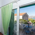 Διαμέρισμα Fumija Τρογκίρ