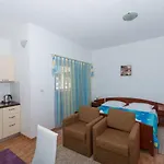 Διαμέρισμα Fumija Τρογκίρ