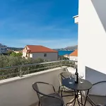 Fumija Apartment *