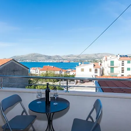Fumija Apartment
